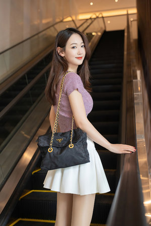 裤腿开叉的裤子