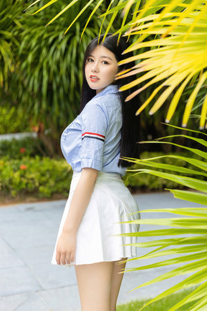 上面一个老下面一个日