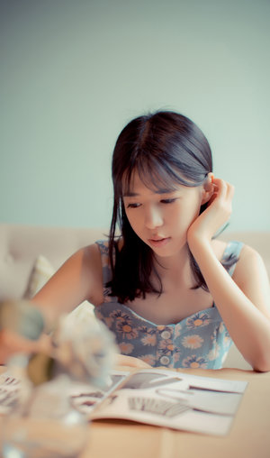 娇妻在领导粗大胯下呻呤