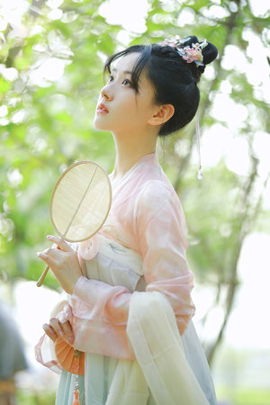 国产树林野战在线播放