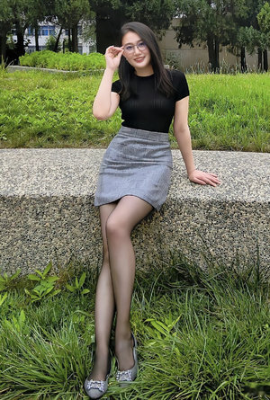 边摸边吃奶又黄激烈动漫