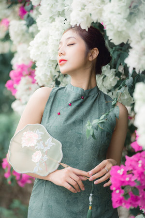 hitomi超乳田中瞳在线播放