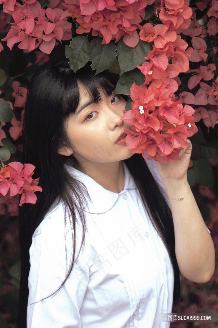 边摸边吃奶边做爽动态