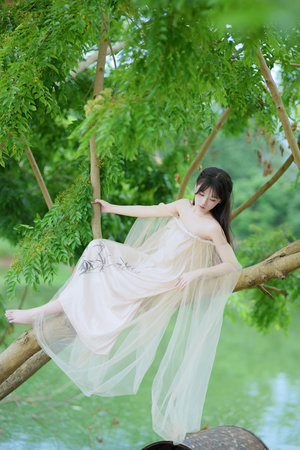 尼斯湖水怪电影国语