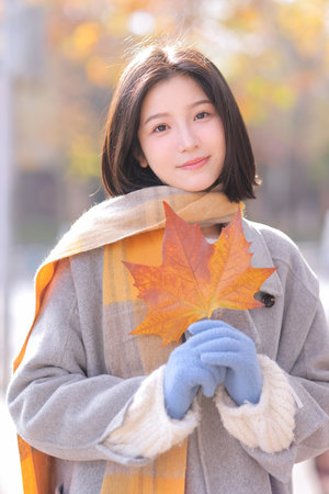 金瓶似的小山指什么山