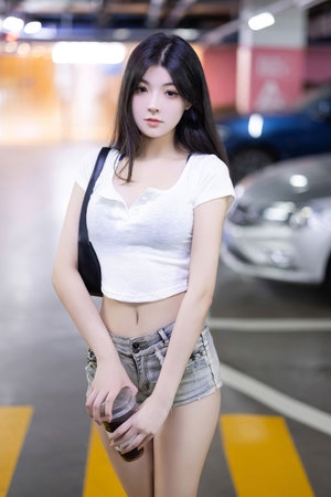 又粗又硬的挺进刘亦菲花苞里