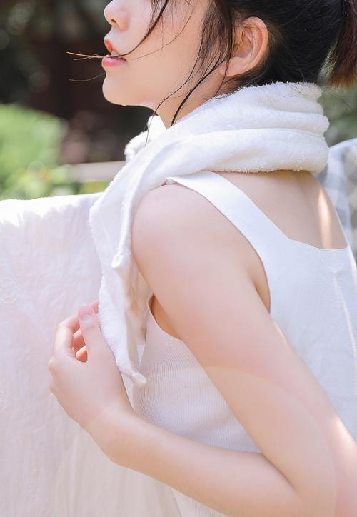 边亲边脱边捏胸视频