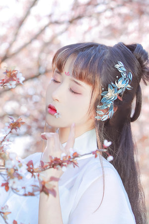 大奶骚女友体验新买的跳蛋