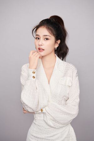 搭讪正在逛商场超性感长裙