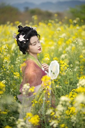 折磨女生小穴中出网站