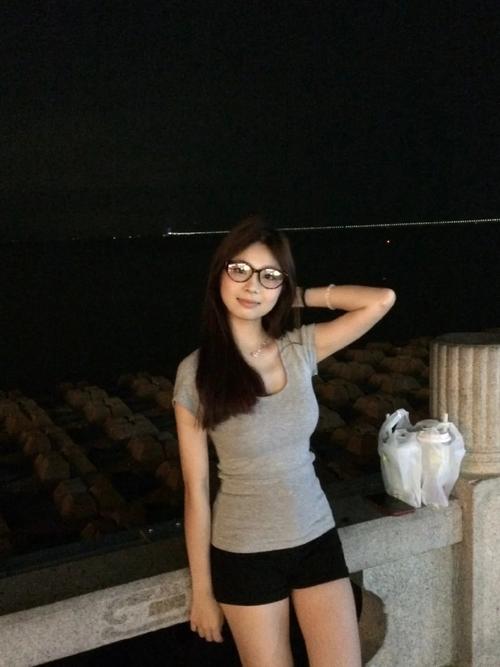 美女扒开尿口让男生添动态图