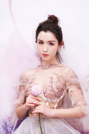 美丽的姑娘在线观看中文版