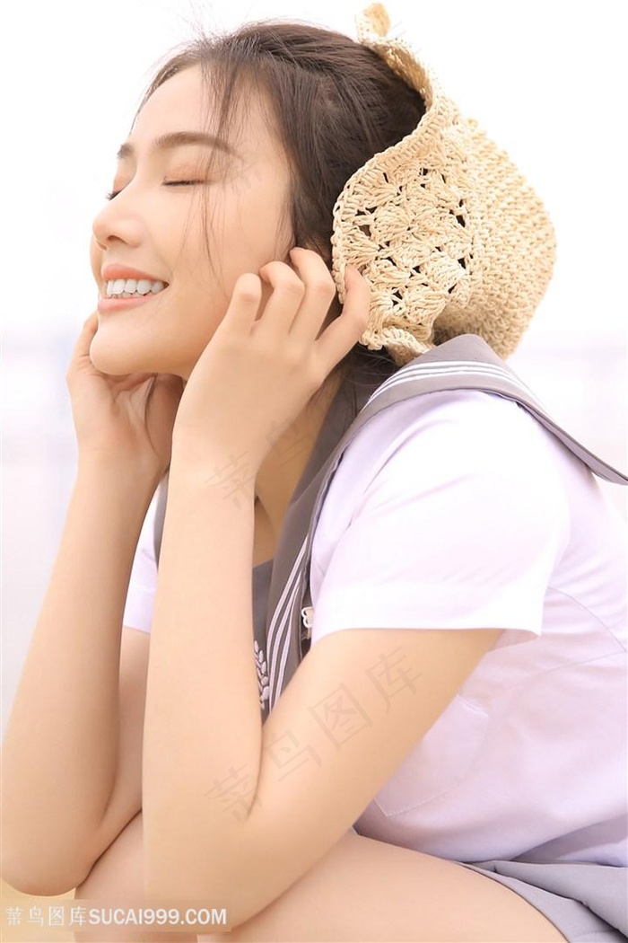 班长搂起裙子让男生诵