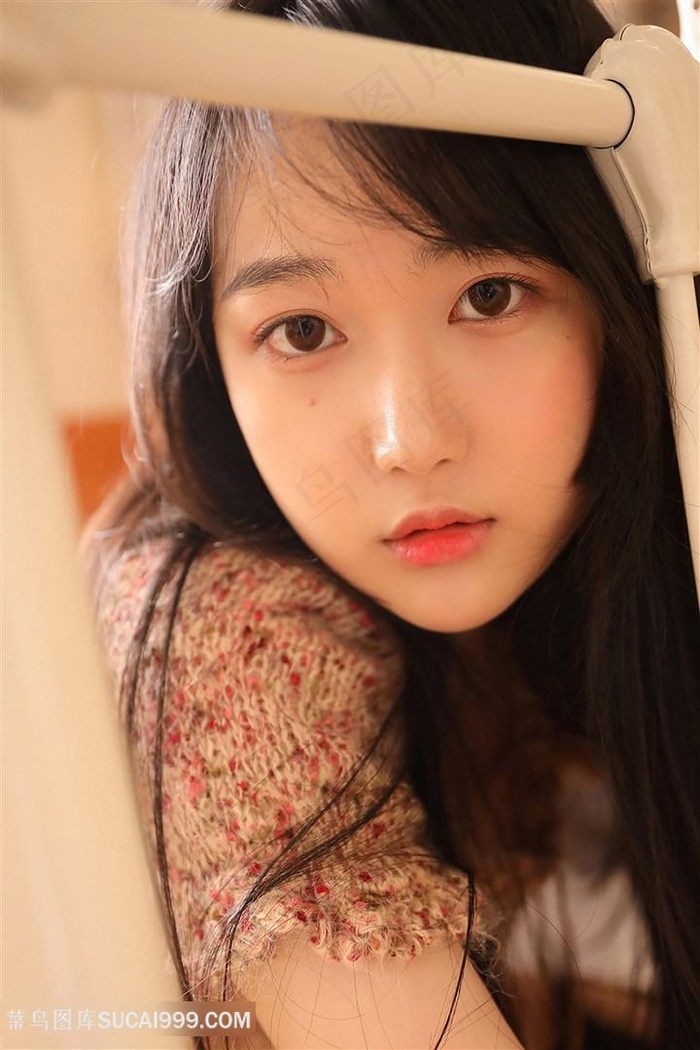 美女打开双腿露屁屁图片