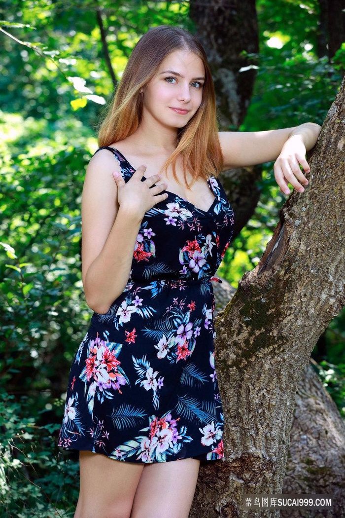 做着做着他突然顶了我一下