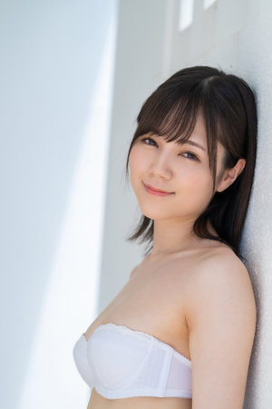 你抬一下腰不然我不好动