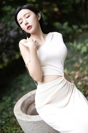 偷偷鲁青春草原视频