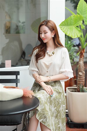 班长脱我内衣裤揉我大胸好爽