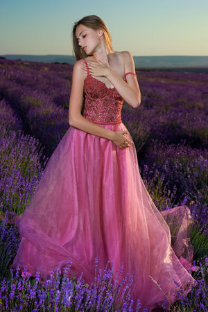 八块腹肌男模跳舞