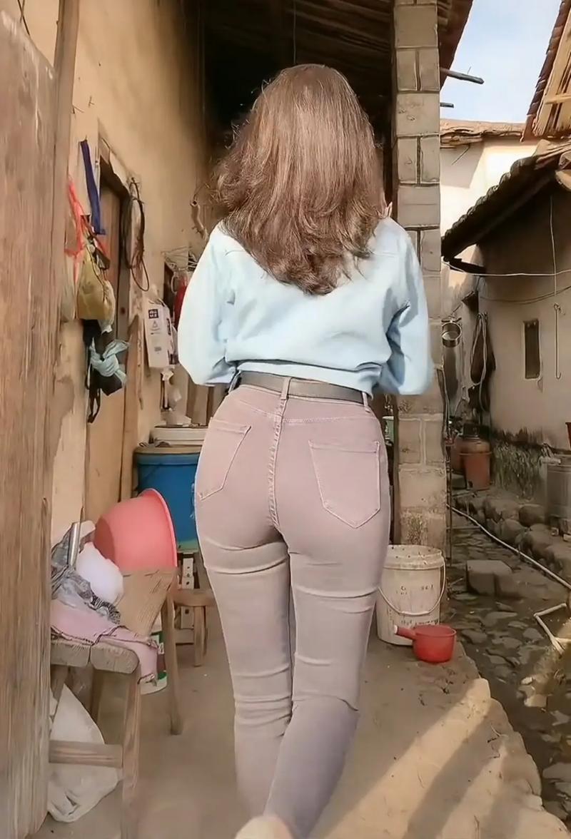 美女露出尿口图片